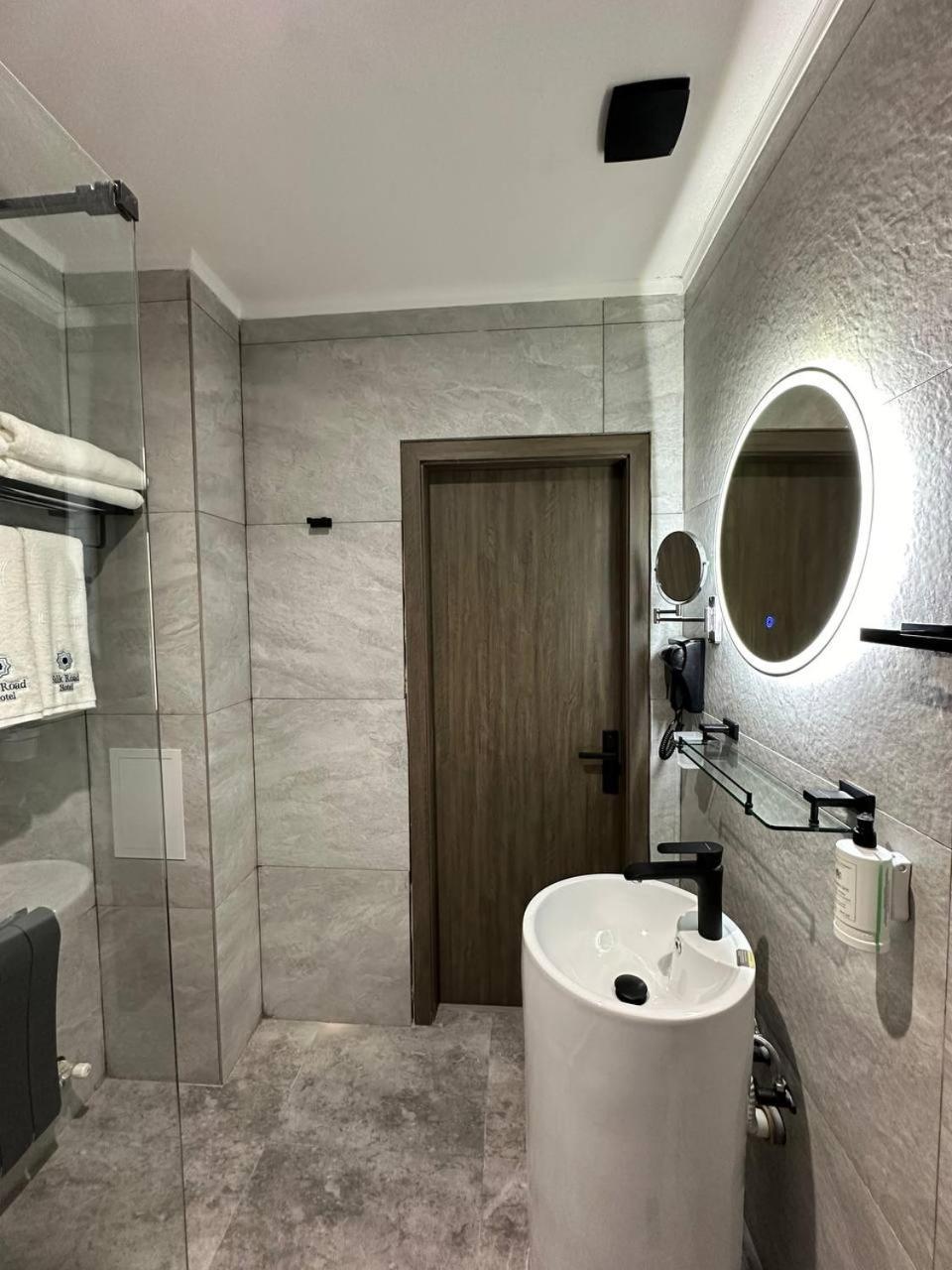 Silk Road Tashkent Hotell Eksteriør bilde